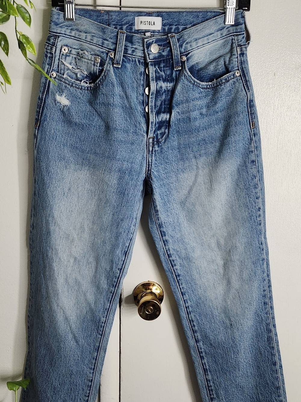 ✨ Pistola LA Distressed Cropped Mom Jeans ✨
Size 26 | Light Wash Denim | Raw Hem